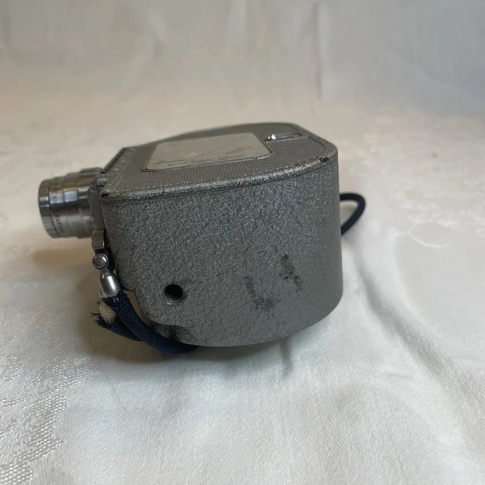 Vintage Revere Model 87 8mm Movie Camera UNTESTED‎